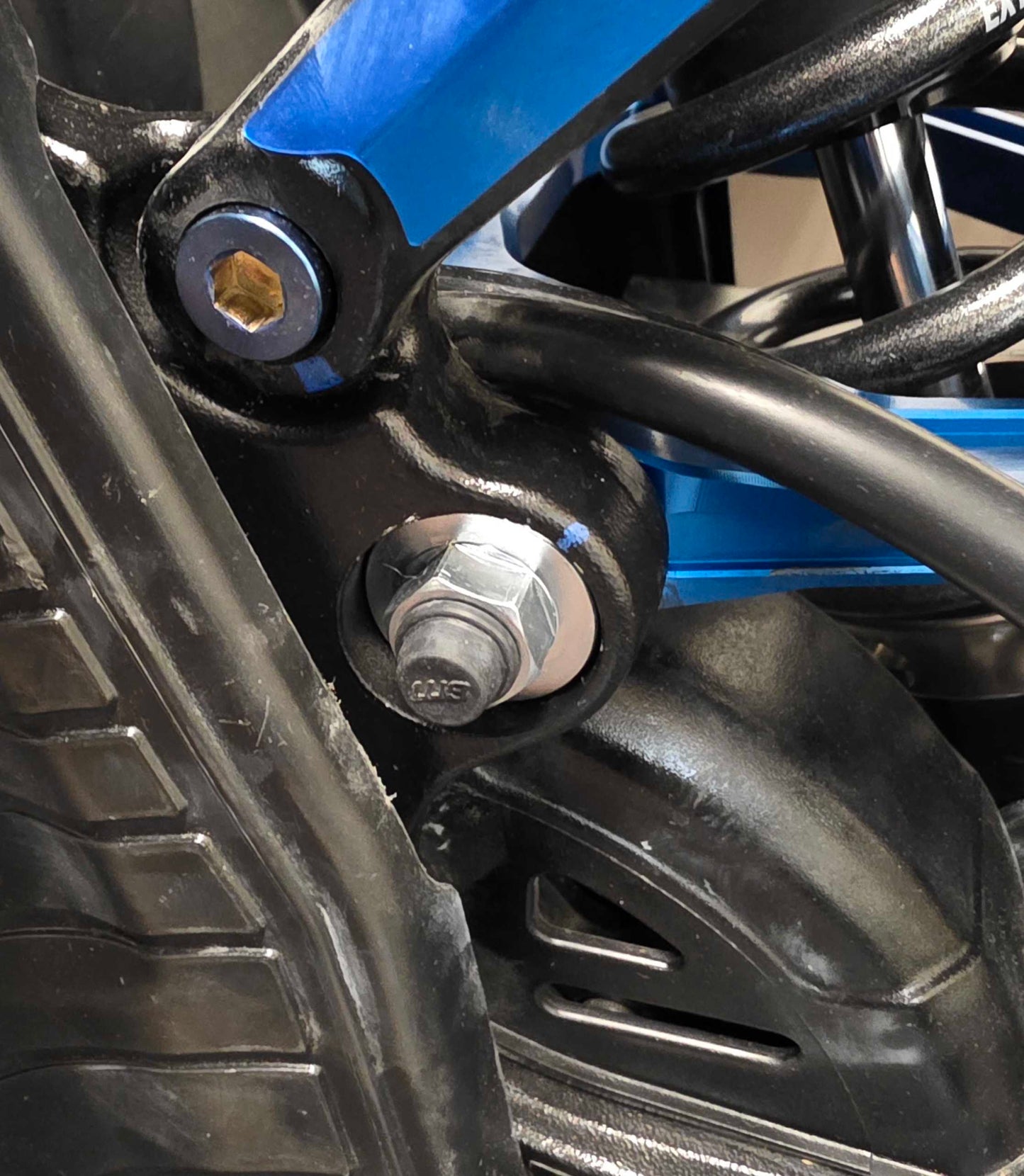 WARP 9 Ultra Bee Triangle Pivot Bolt Kit