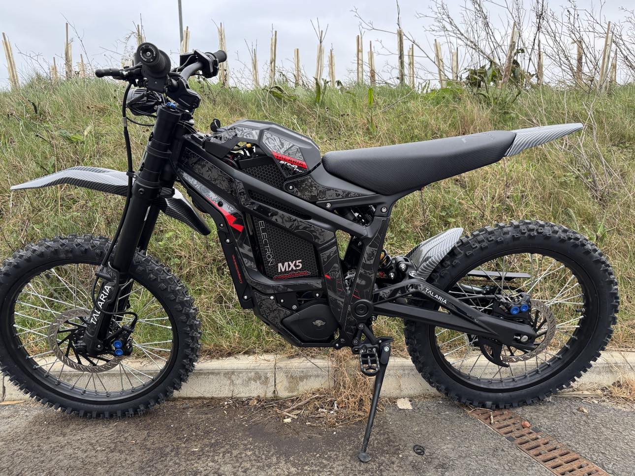 Electron Cycles Talaria Sting MX5 Pro Competizione 82v Kit: EBMX X9000 v2, 81.4v Long Range 4060Wh Battery