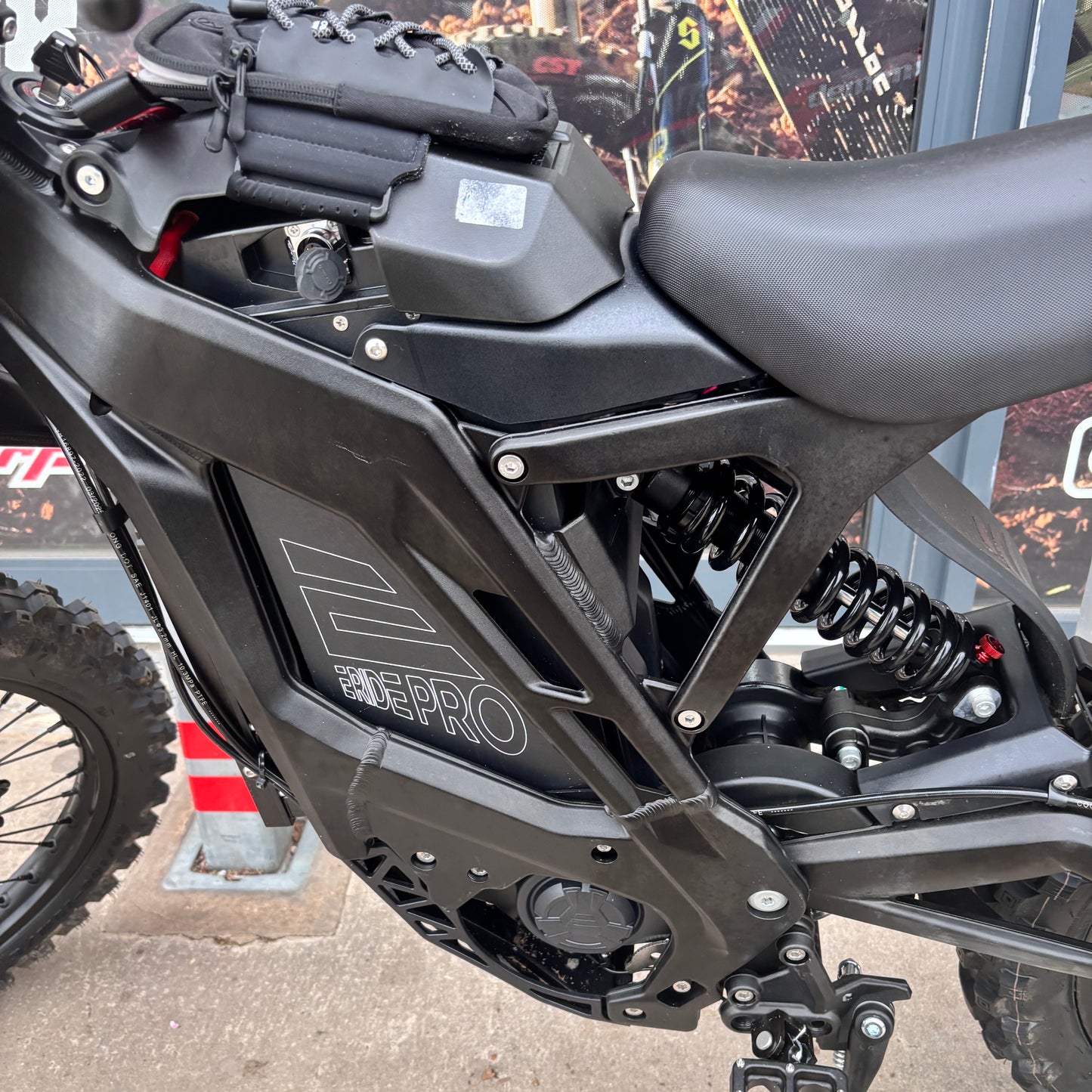 USED E-RIDE PRO SR BLACK 19”/18”