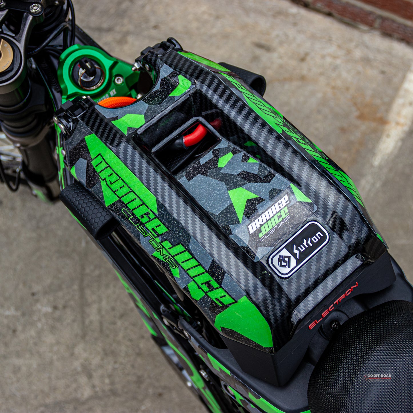 SUR RON LIGHT BEE CARBON BATTERY LID - Go Off Road Barnsley