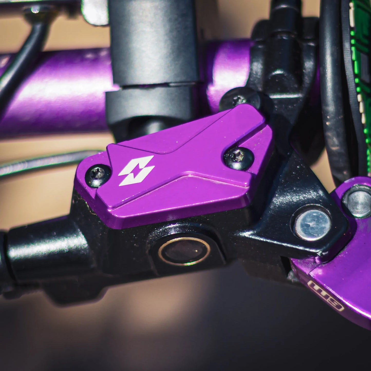 Full-E Charged Brake Reservoir Caps for Light Bee