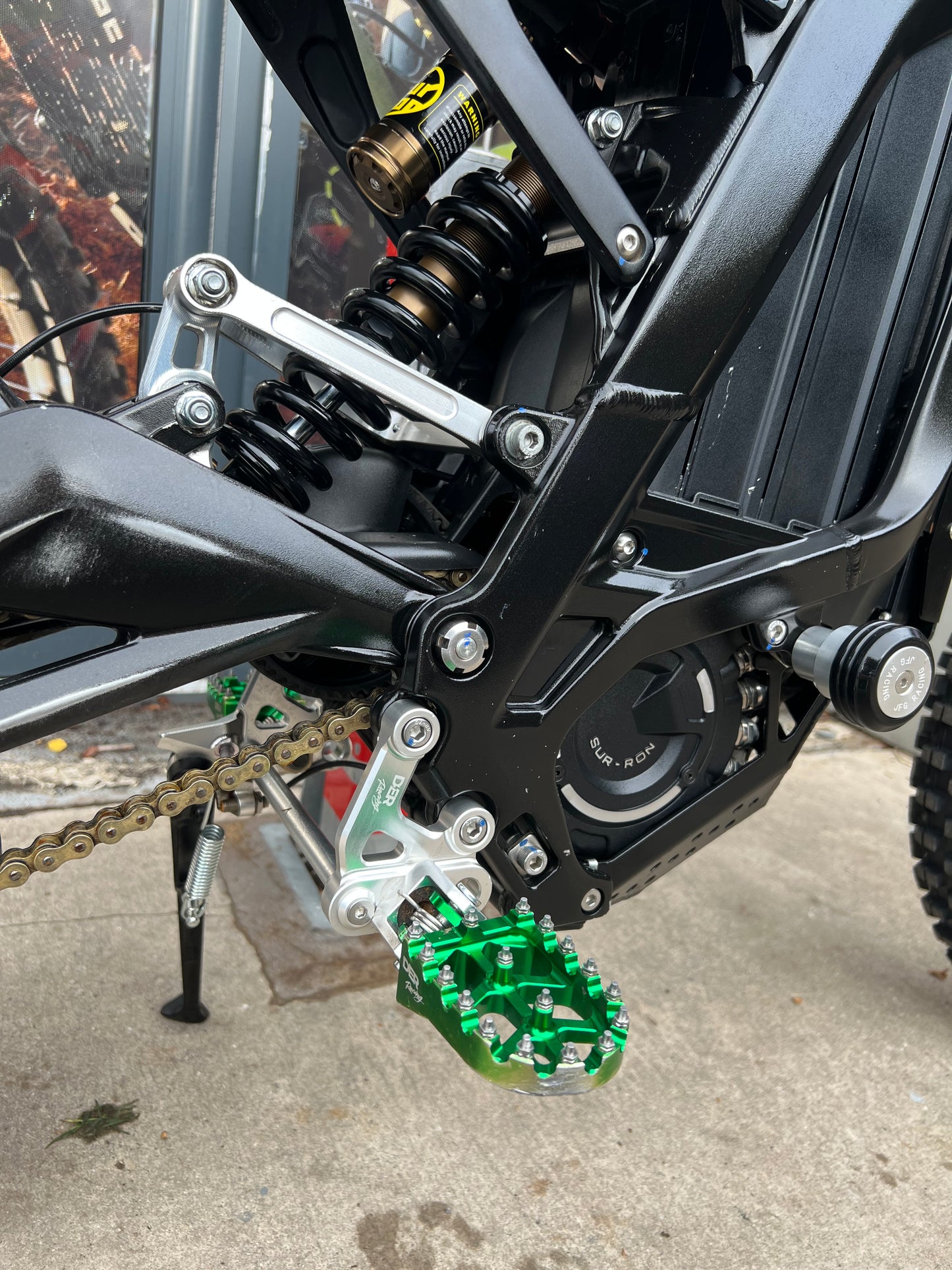 Full-E Charged Black Foot Peg with Coloured Pins Set for Light Bee / Talaria MX