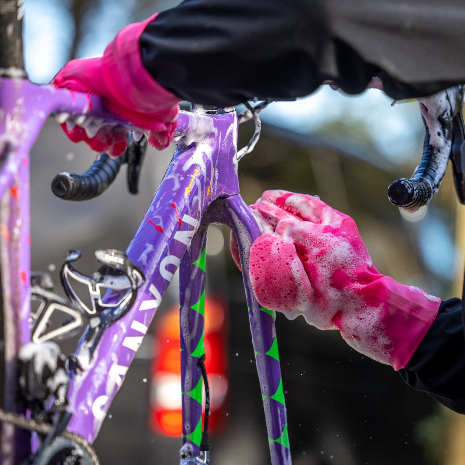 MUC OFF DEEP SCRUBBER GLOVES PINK - Go Off Road Barnsley
