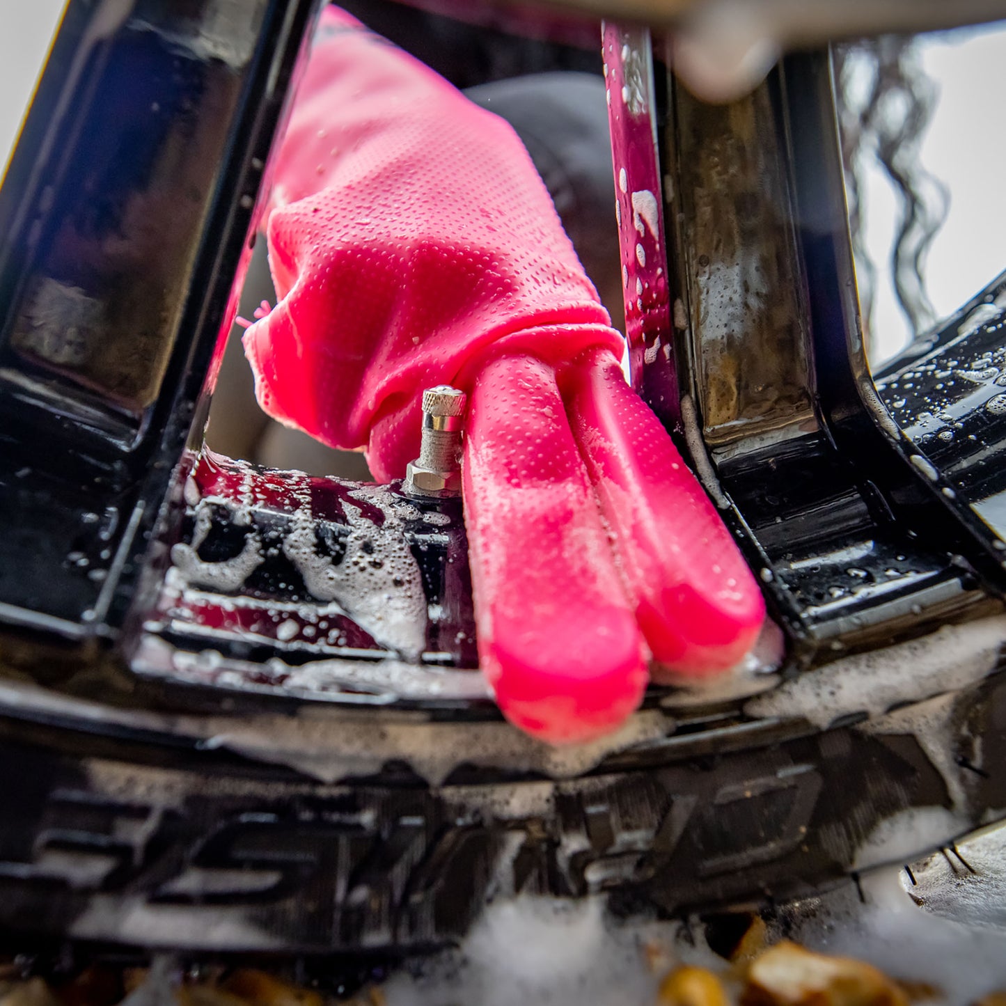 MUC OFF DEEP SCRUBBER GLOVES PINK - Go Off Road Barnsley