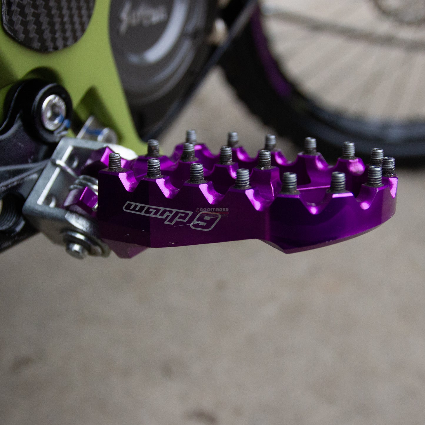 Full-E Charged Black Foot Peg with Coloured Pins Set for Light Bee / Talaria MX