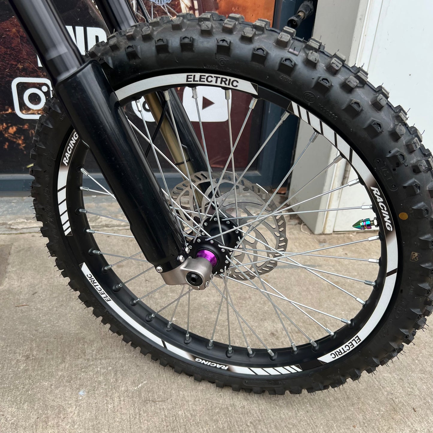 USED 2022 SUR RON LIGHT BEE WITH UPGRADES