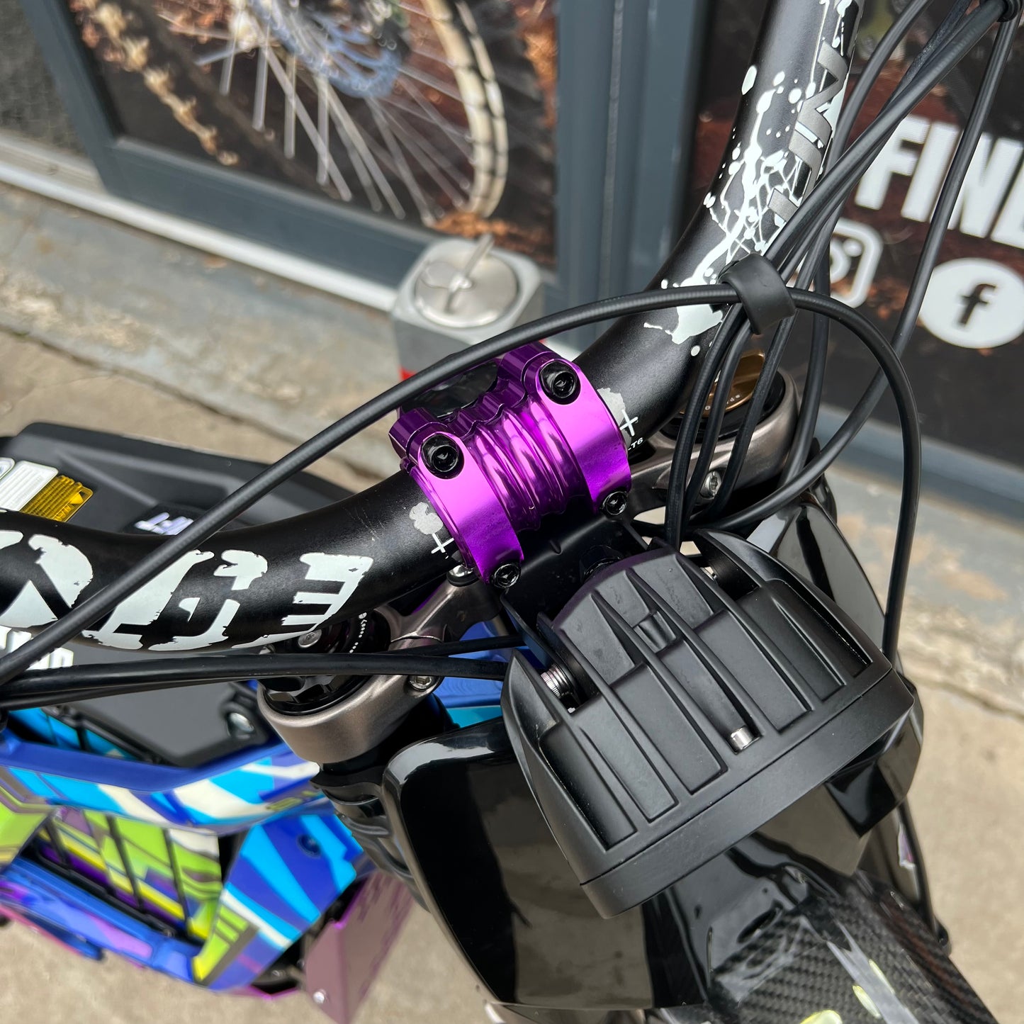 USED 2022 SUR RON LIGHT BEE WITH UPGRADES