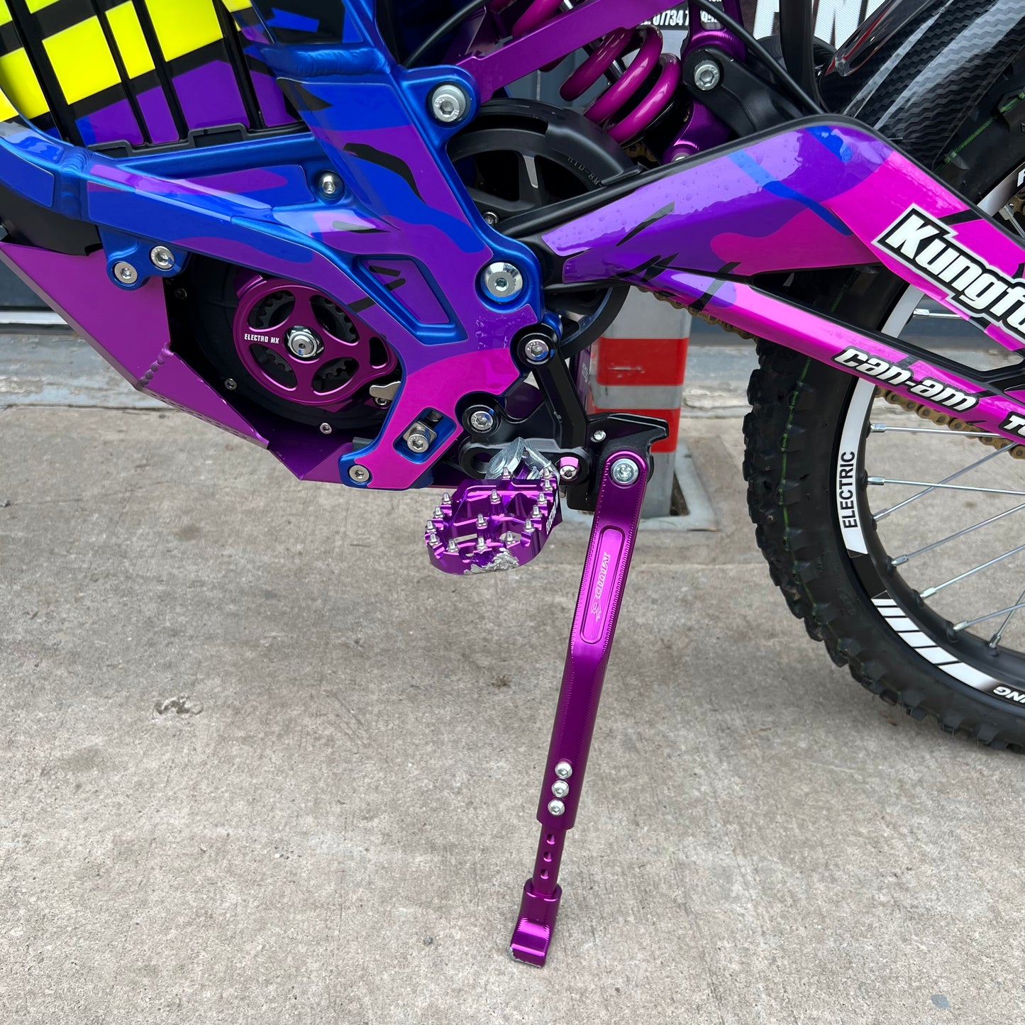 USED 2022 SUR RON LIGHT BEE WITH UPGRADES