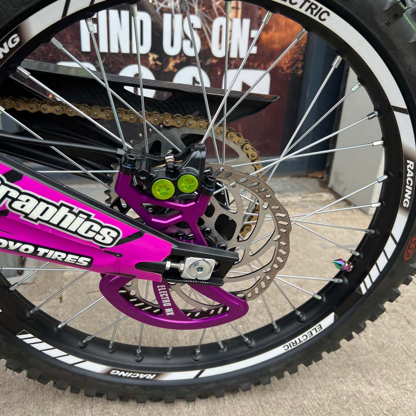 USED 2022 SUR RON LIGHT BEE WITH UPGRADES