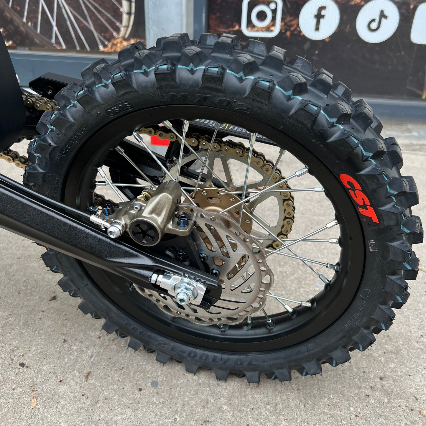 USED SURRON HYPER BEE GREEN BIG WHEEL