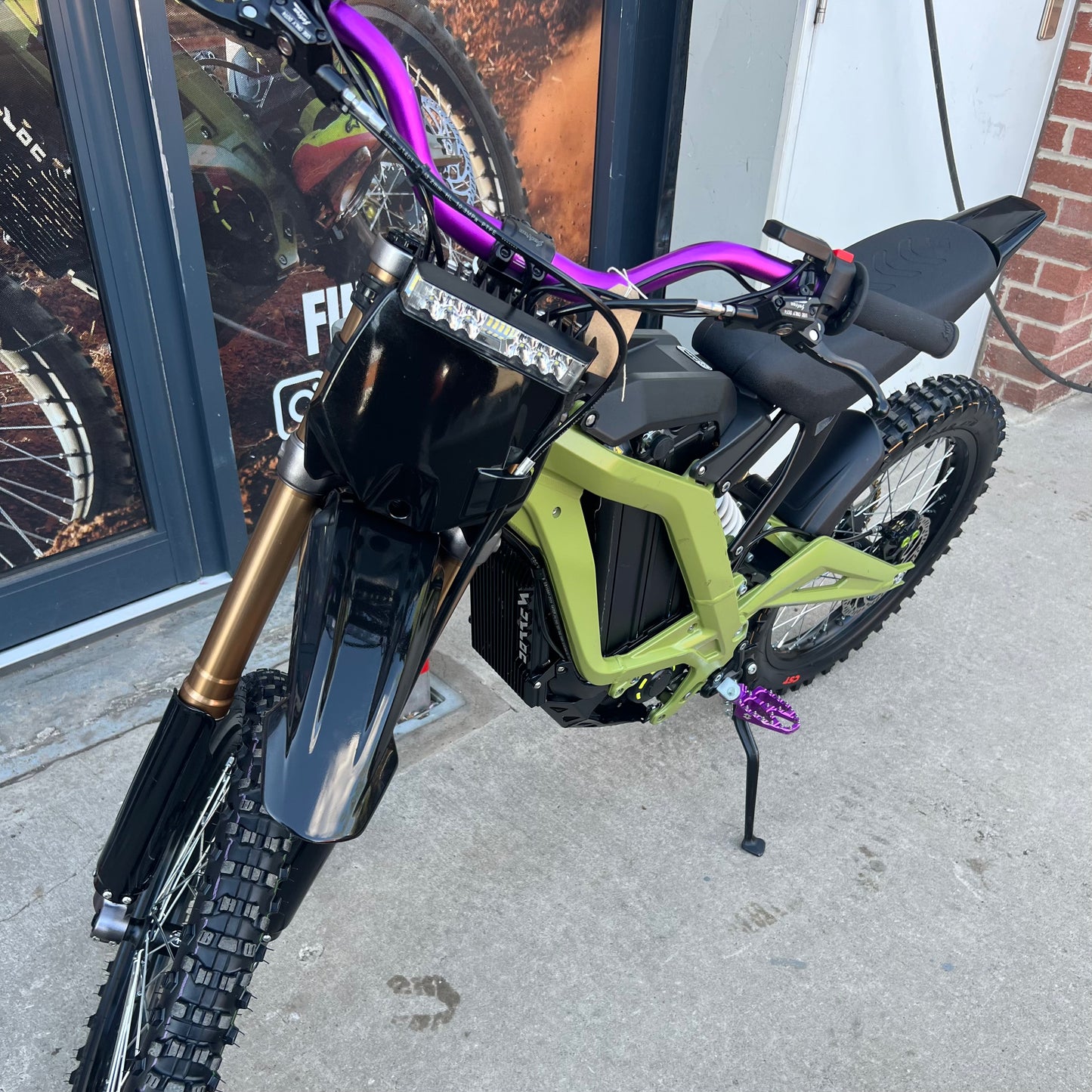 USED 2025 SUR RON LIGHT BEE GREEN