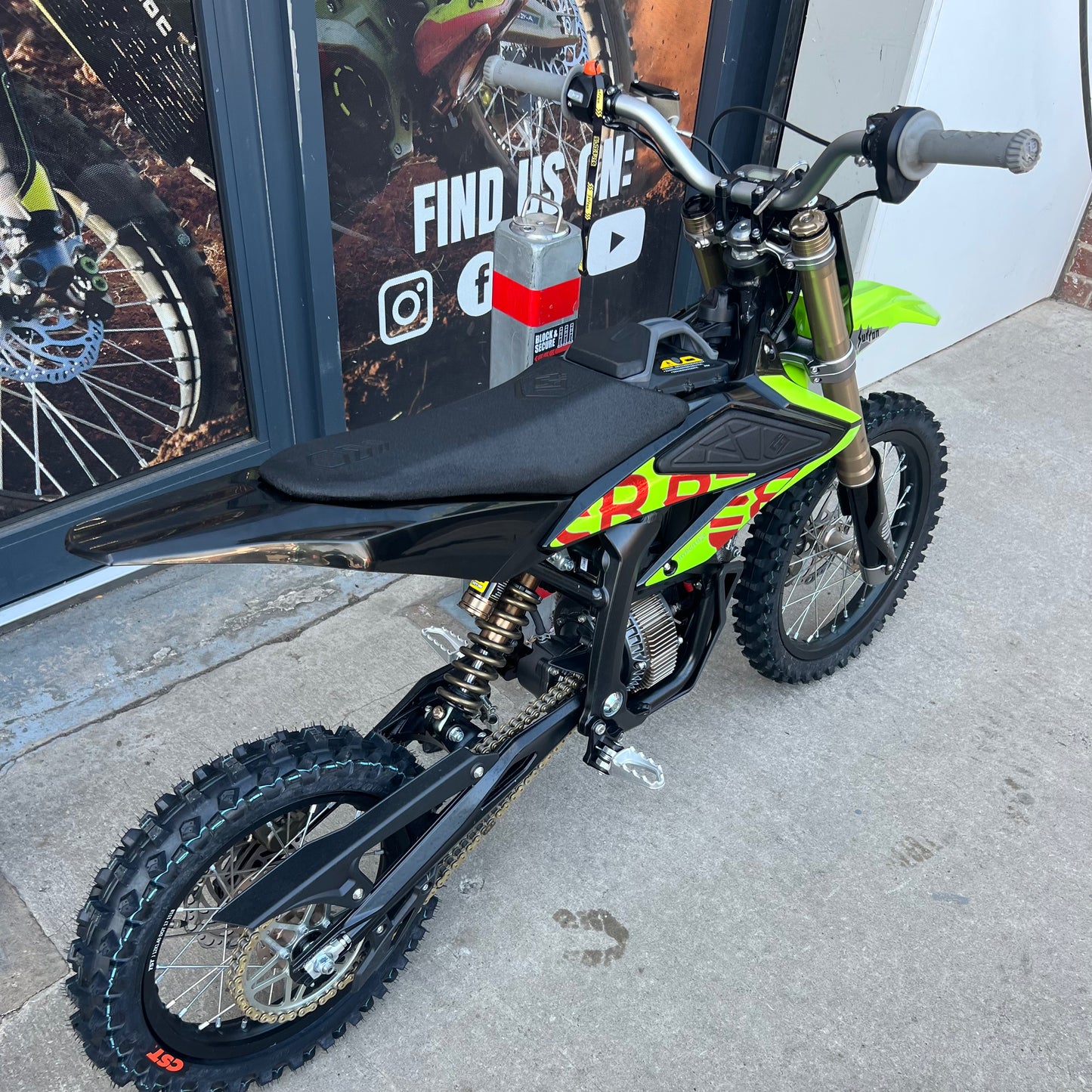 USED 2025 SUR RON HYPER BEE GREEN BIG WHEEL