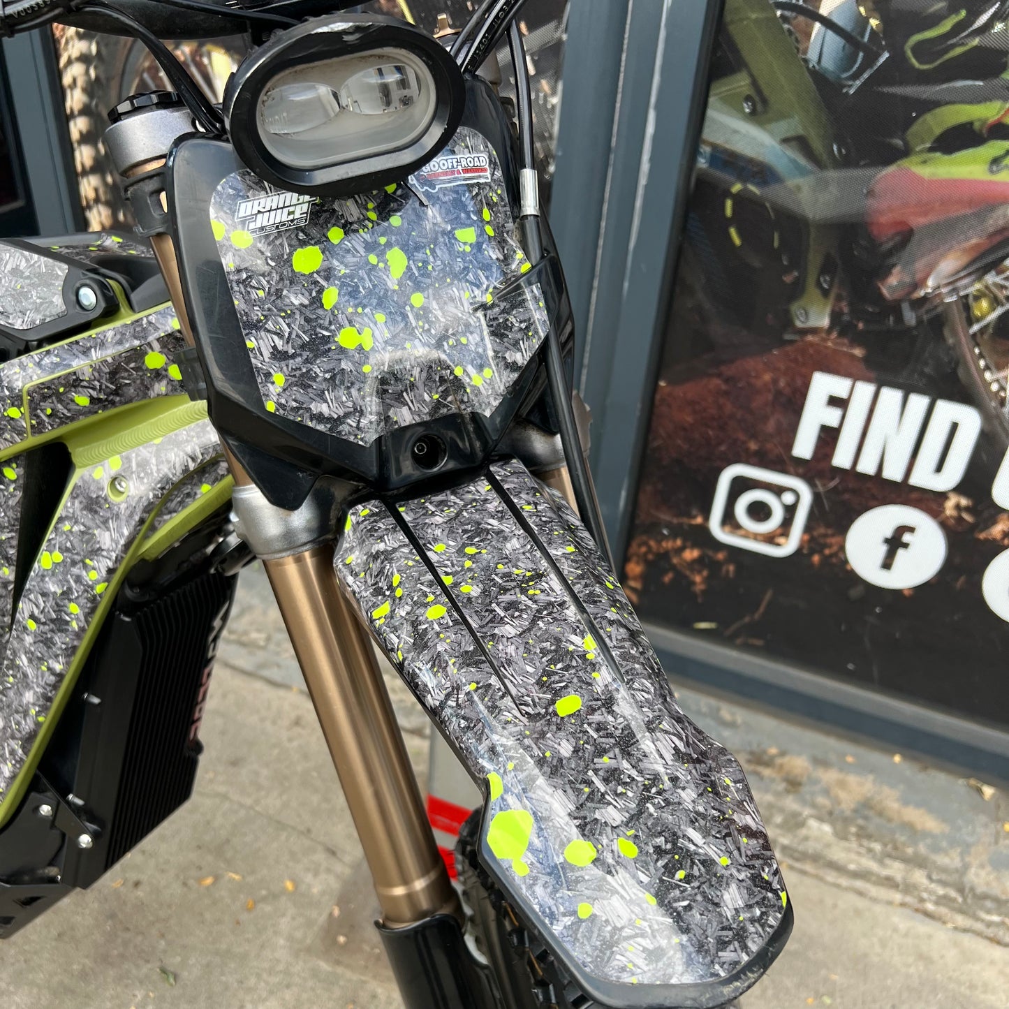 USED SUR RON LIGHT BEE X 2025 WITH GRAPHICS KIT