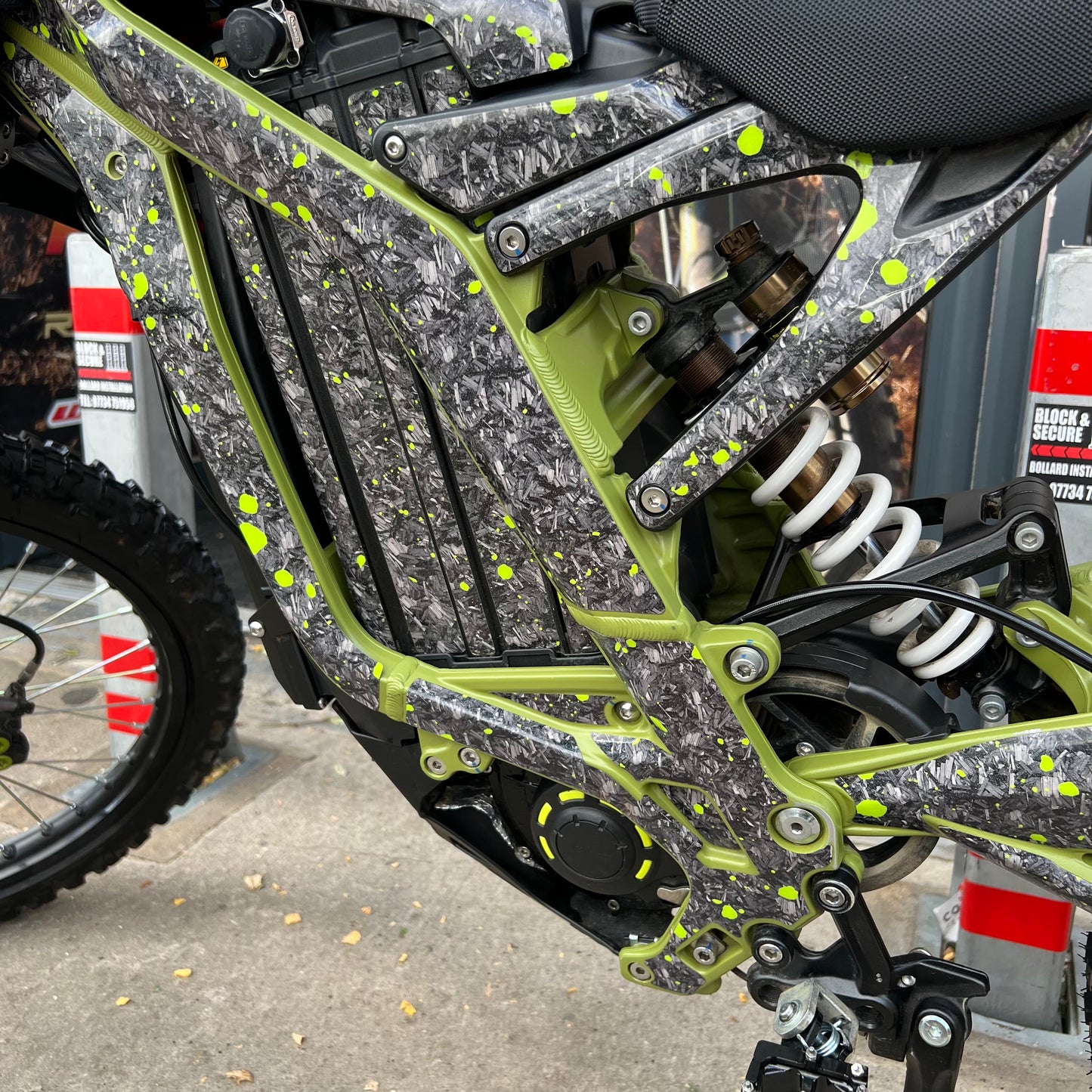 USED SUR RON LIGHT BEE X 2025 WITH GRAPHICS KIT