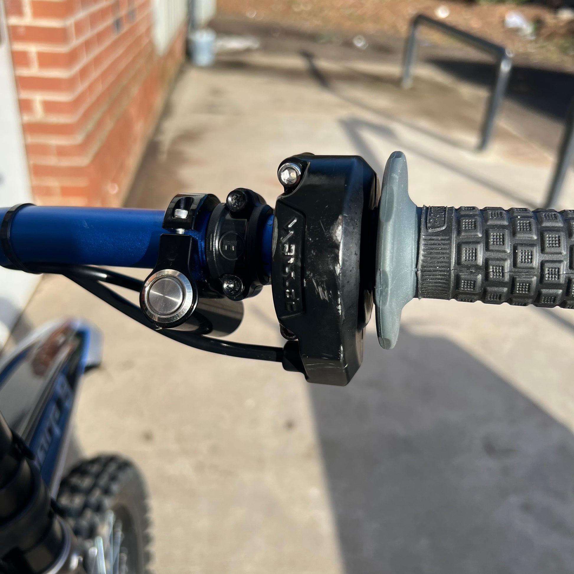 USED SUR RON LIGHT BEE BLUE WITH NUCULAR CONTROLLER - Go Off Road Barnsley