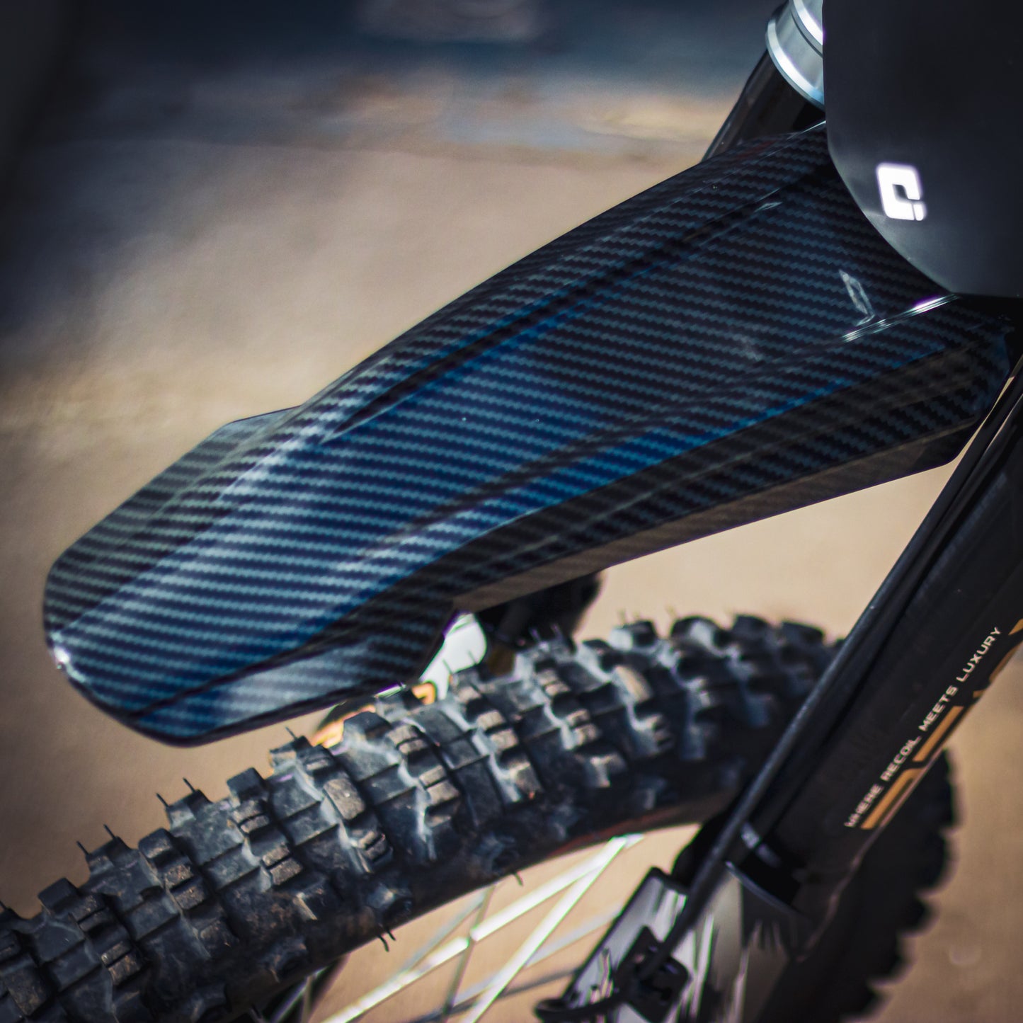 SUR RON LIGHT BEE CARBON FRONT FENDER