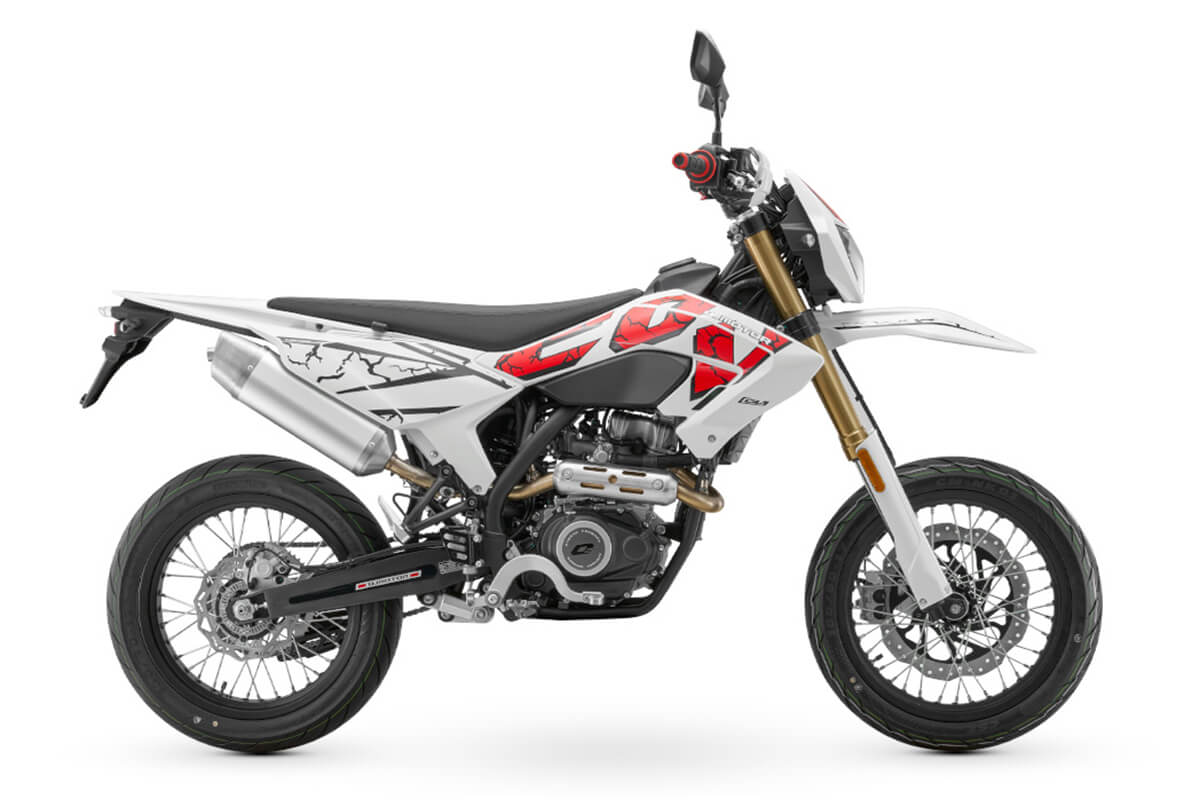 Side view of white and red QJMotor COV 125 S supermoto motorcycle with 17-inch spoked street wheels
