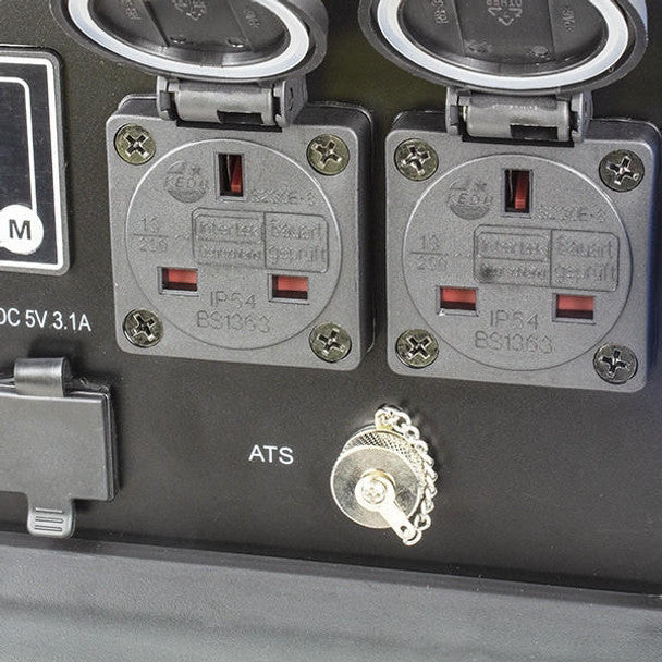 Hyundai 6600W / 6.6kW Petrol Inverter Generator, Remote Keyfob & Electric Start, Wheels & Closed Case Design, DC & USB | HY6500SEi