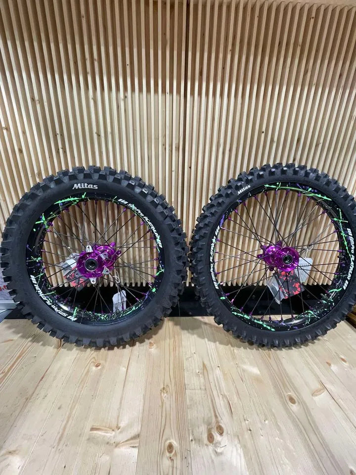 SM PRO ULTRA BEE WHEEL SET 21/18" SPLATTERKOTE GREEN/PURPLE COMBO - Go Off Road Barnsley