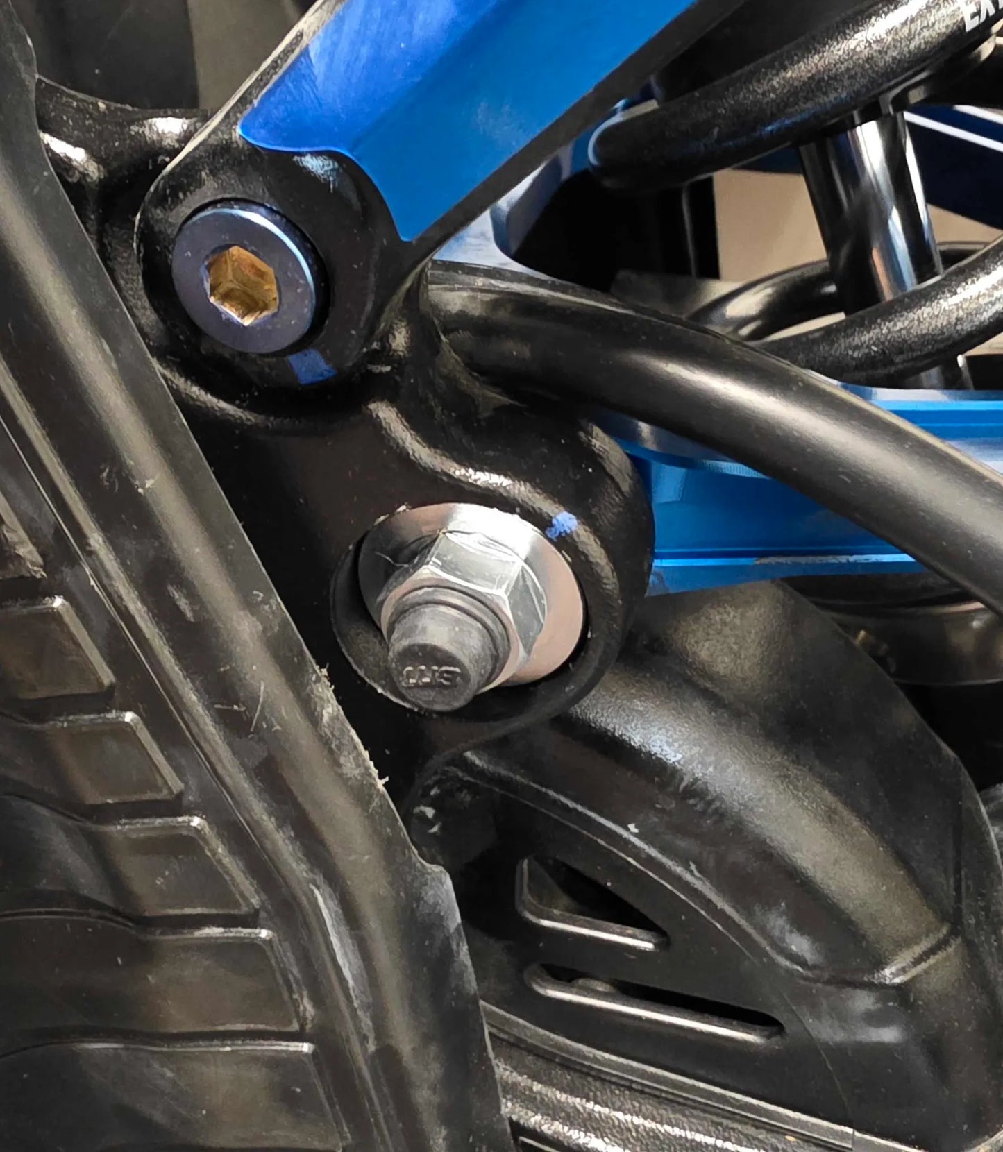 WARP 9 Ultra Bee Triangle Pivot Bolt Kit