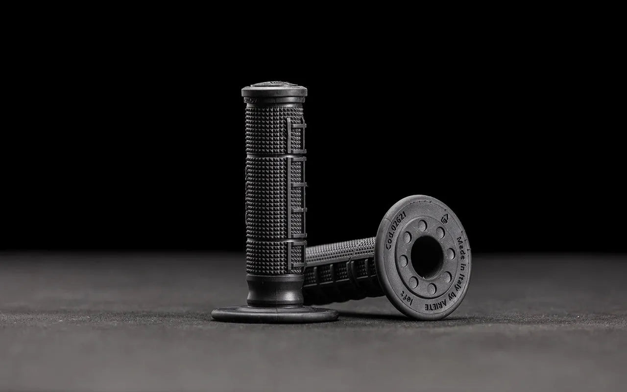 STARK VARG Grips (Pair)