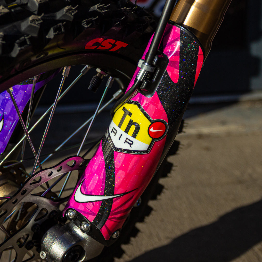 SUR RON HYPER BEE NIKE TN GRAPHICS KIT