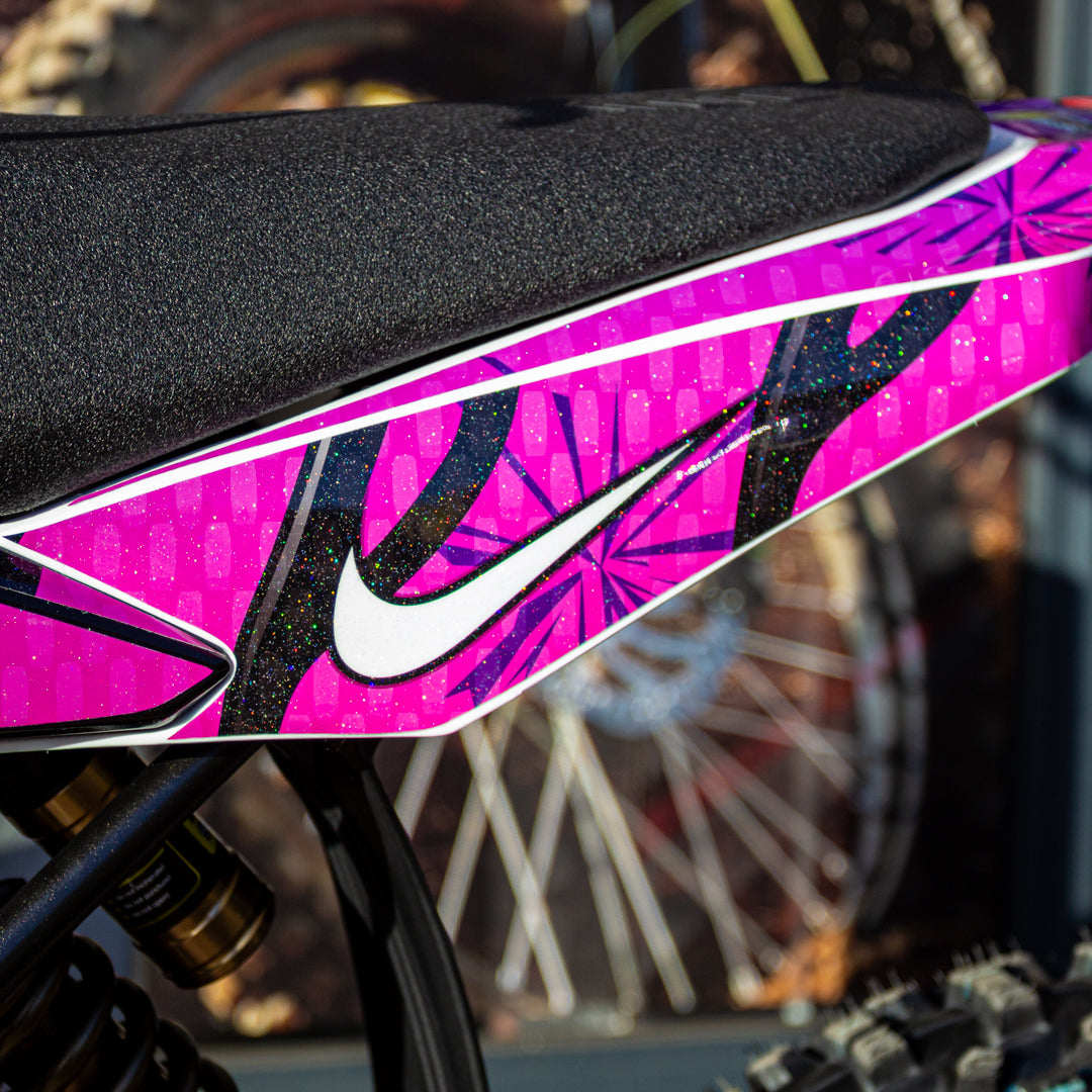 SUR RON HYPER BEE NIKE TN GRAPHICS KIT