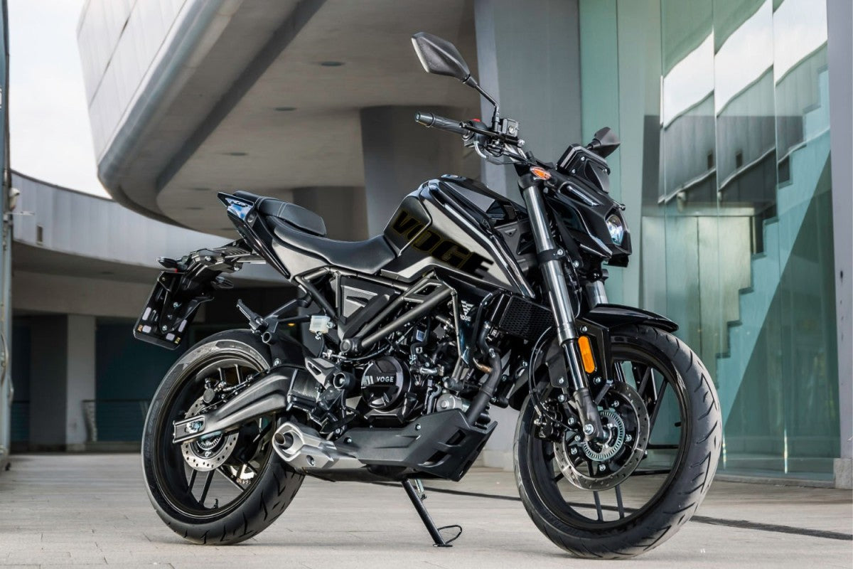 Voge R125 125cc 2026 motorcycle in black