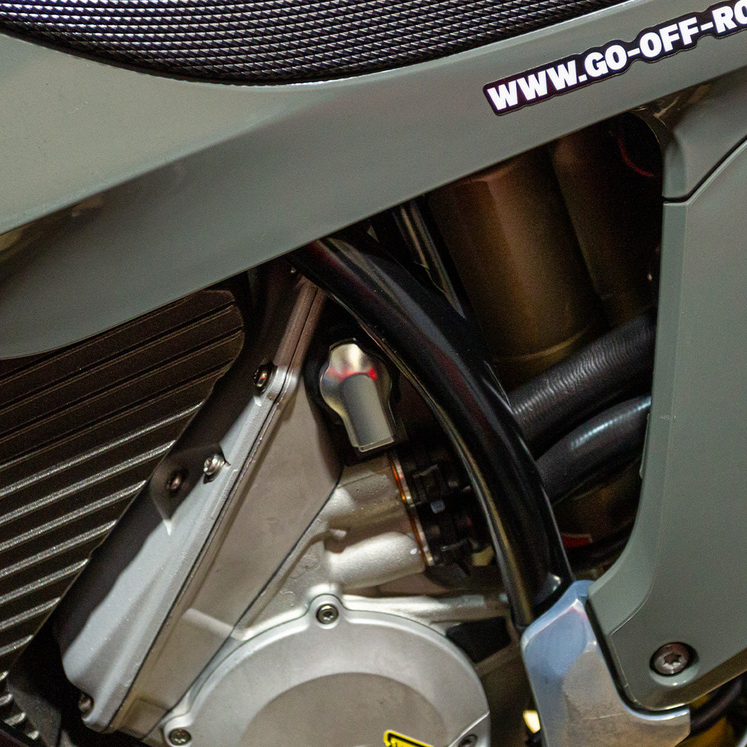 STARK VARG MX/EX INVERTER GEN 2 CHARGING PORT CAP